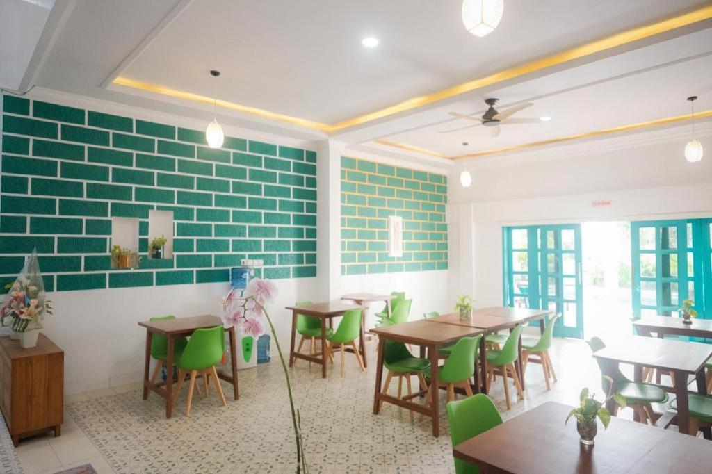 The Premiere Siti Hotel Jember Exterior photo